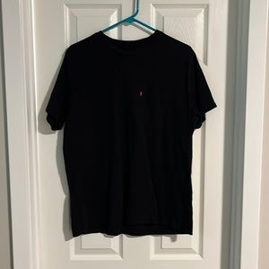 Black Levi’s pocket tee